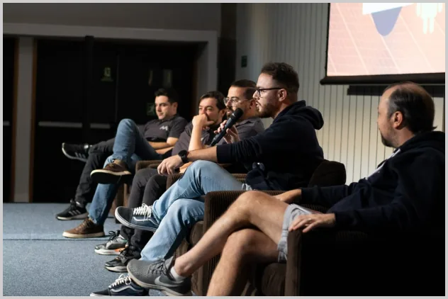 Apresentação de painel com o time de design da Matrix Energia